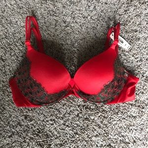 NWT Victoria’s Secret very sexy red push up 34B